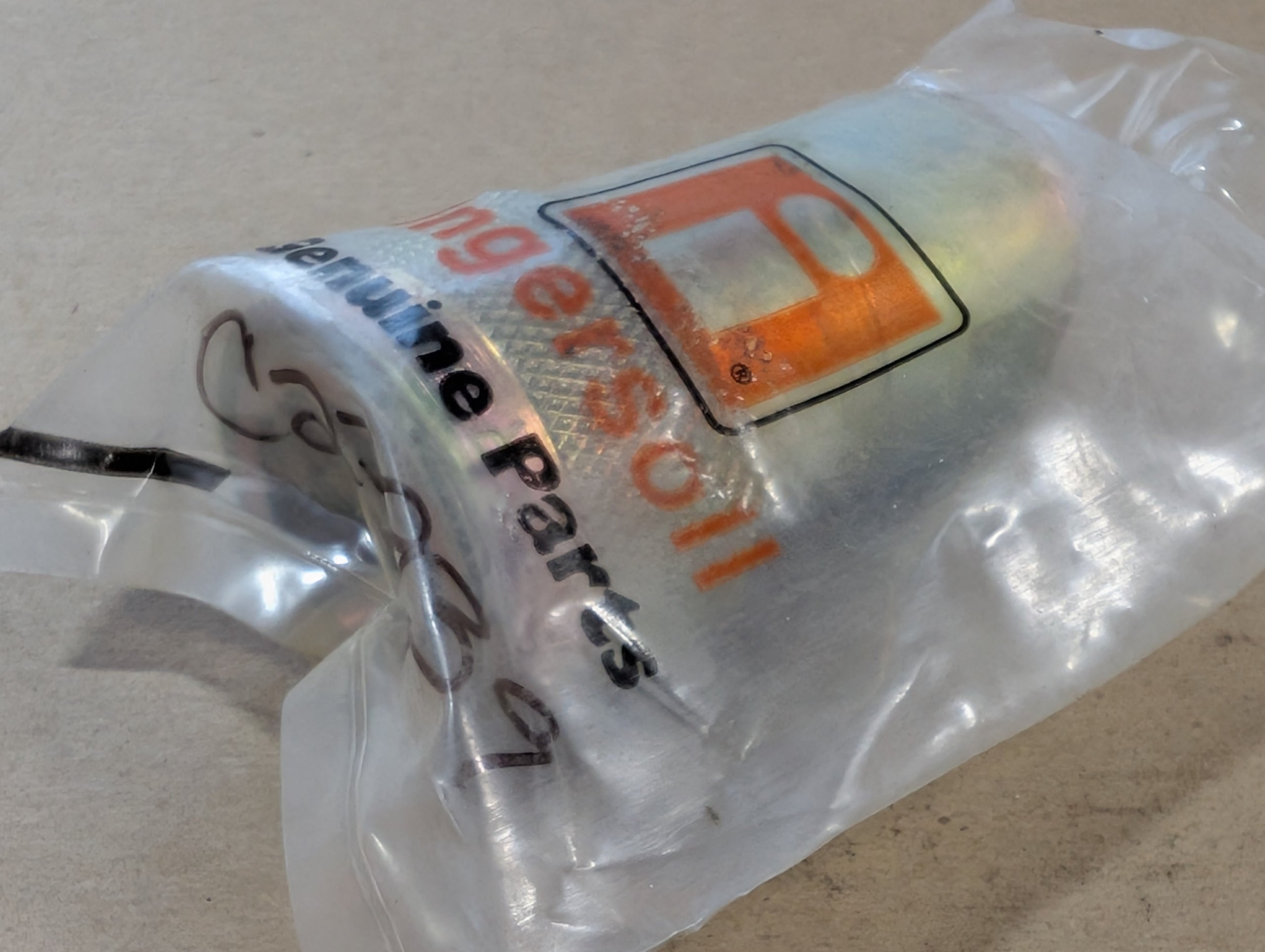 C23939 COUPLER; QUICK-BODY FEMALE C28945 T40265