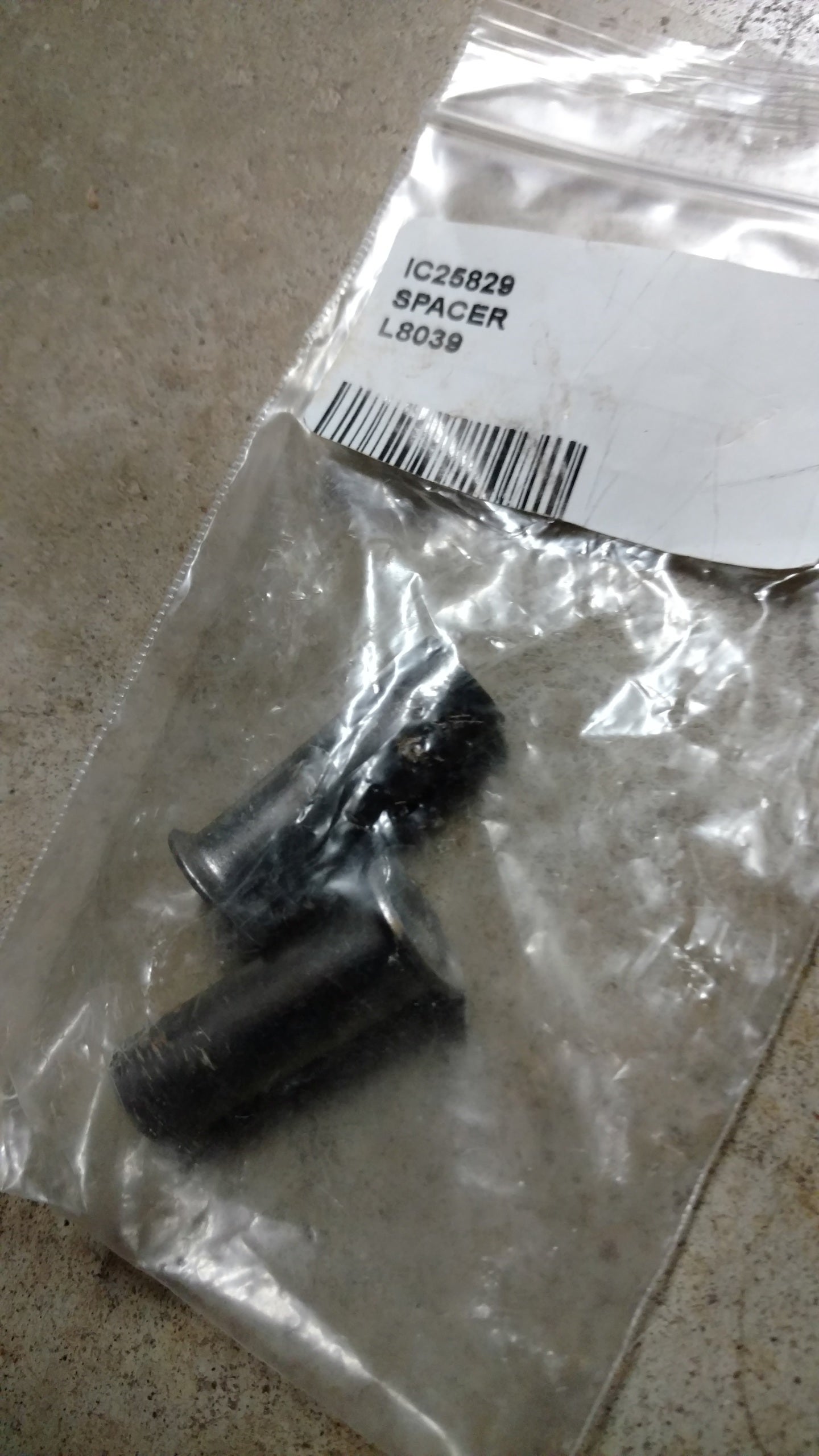 C25829 SPACER - FLANGED (RM60)
