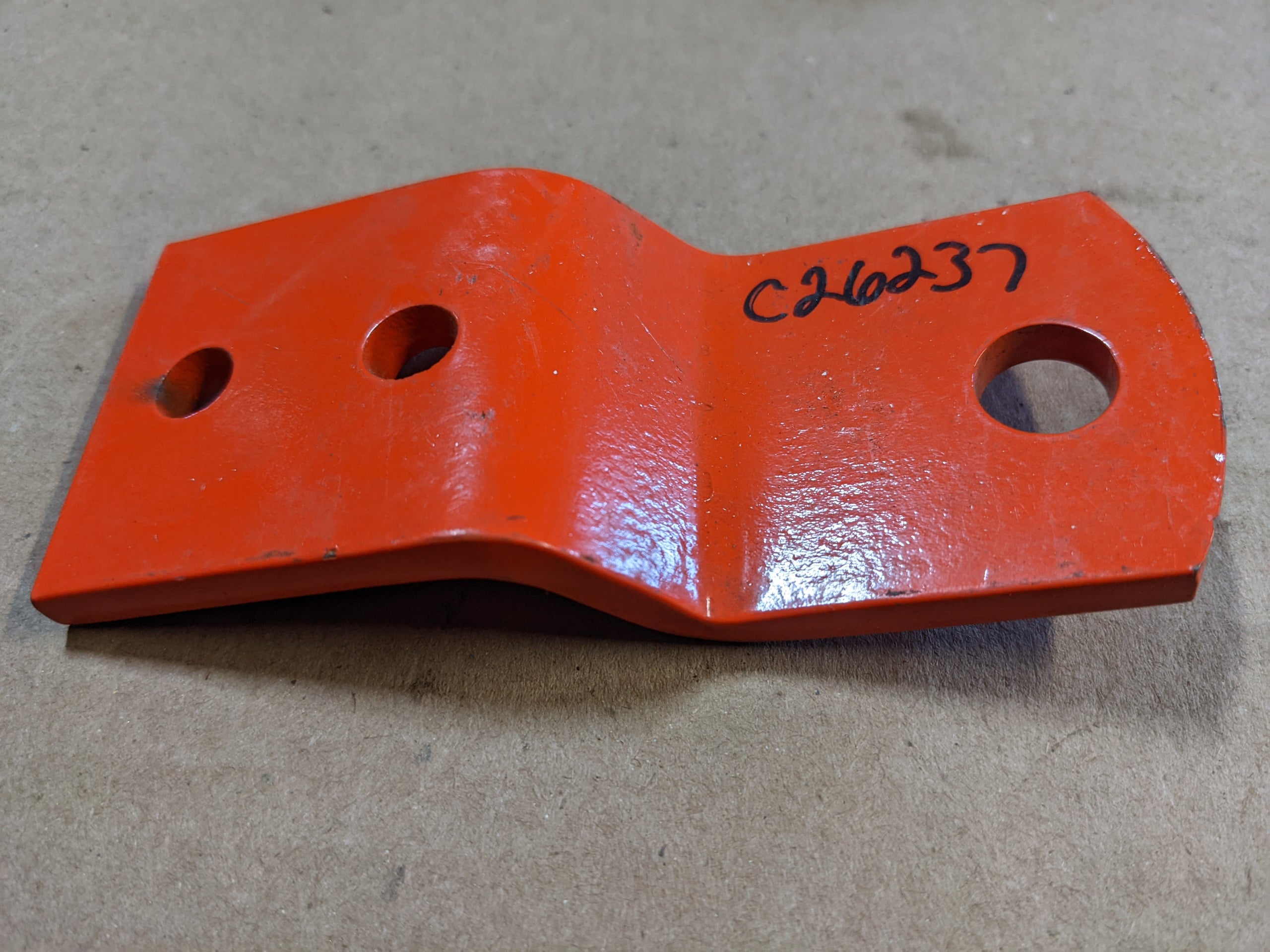 C26237 PLATE - HITCH (AHSWD SPLITTER)