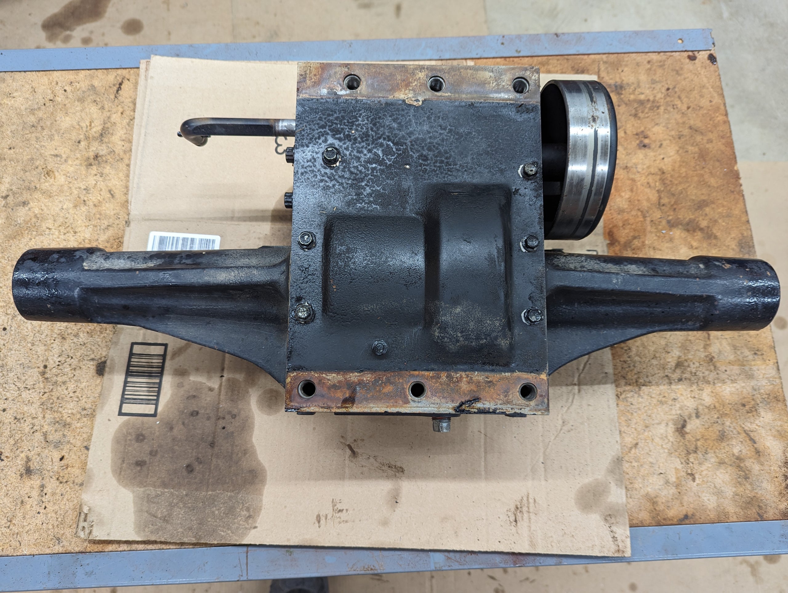 C26322 USED TRANSMISSION CASE (BH) GUSSETED WITH INTERNAL GEARS