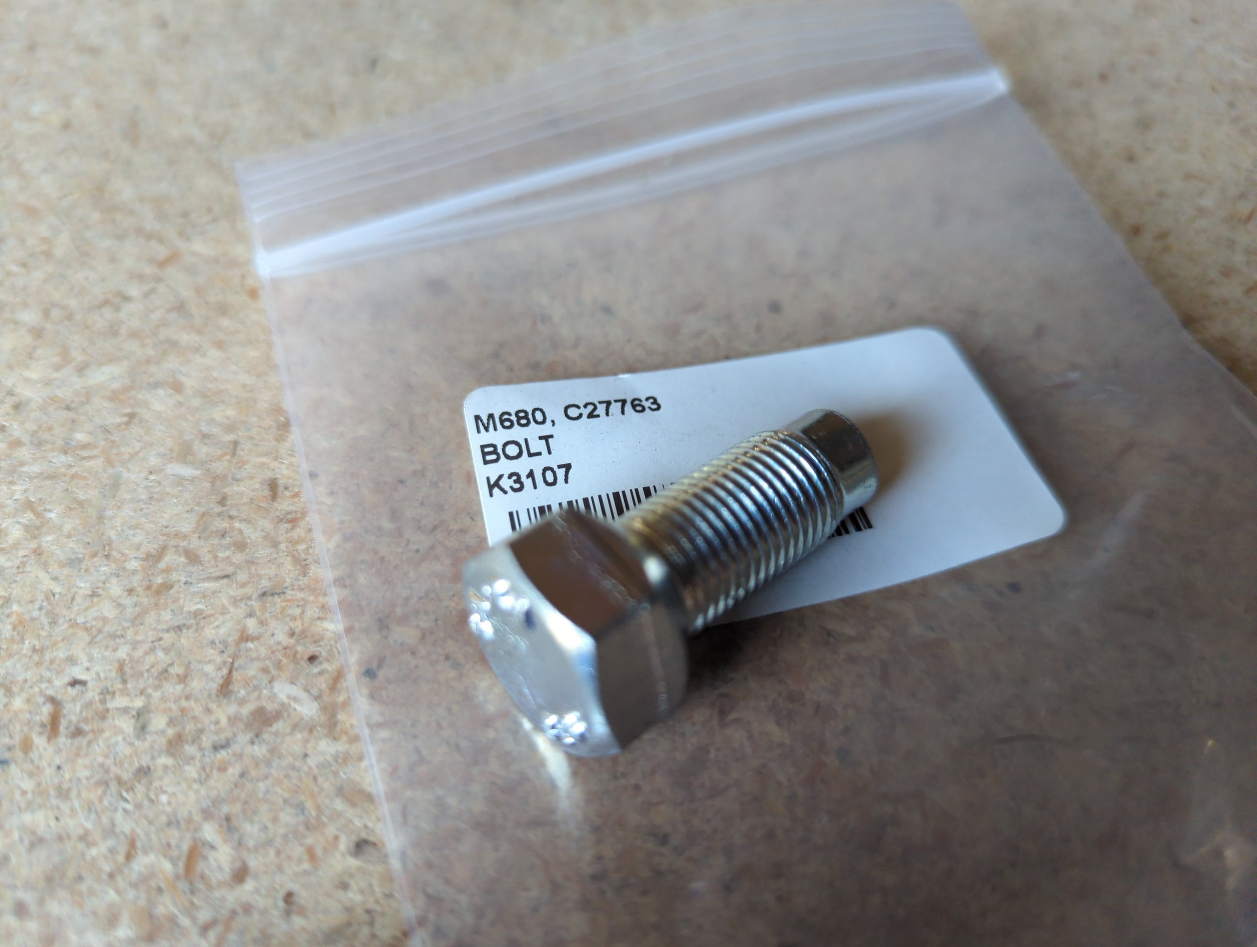C27763 BOLT - LUG 1/2x20x1.22 90 DEG ZP