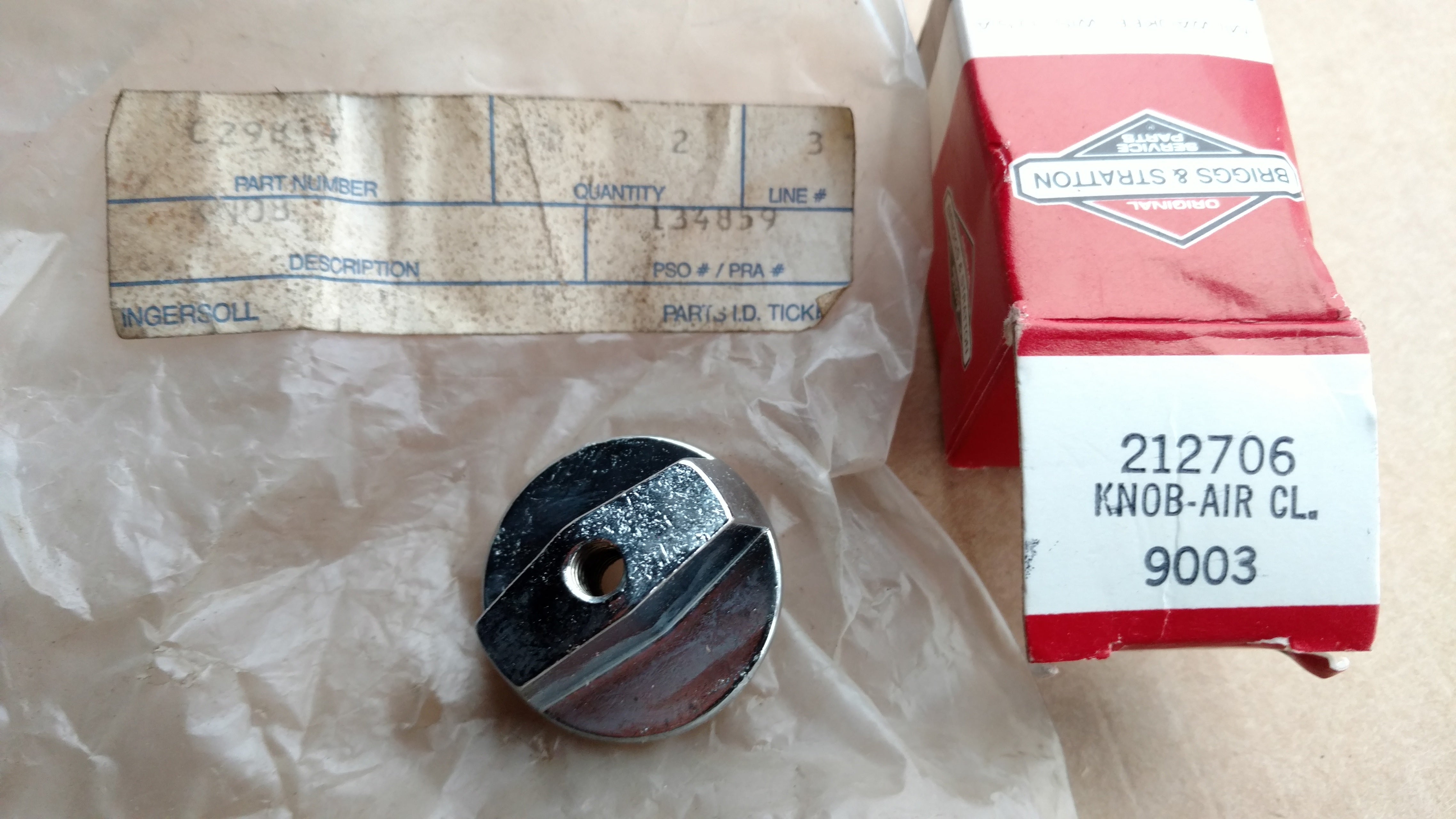 C29854 KNOB - AIR CLEANER B/S 493903 212706
