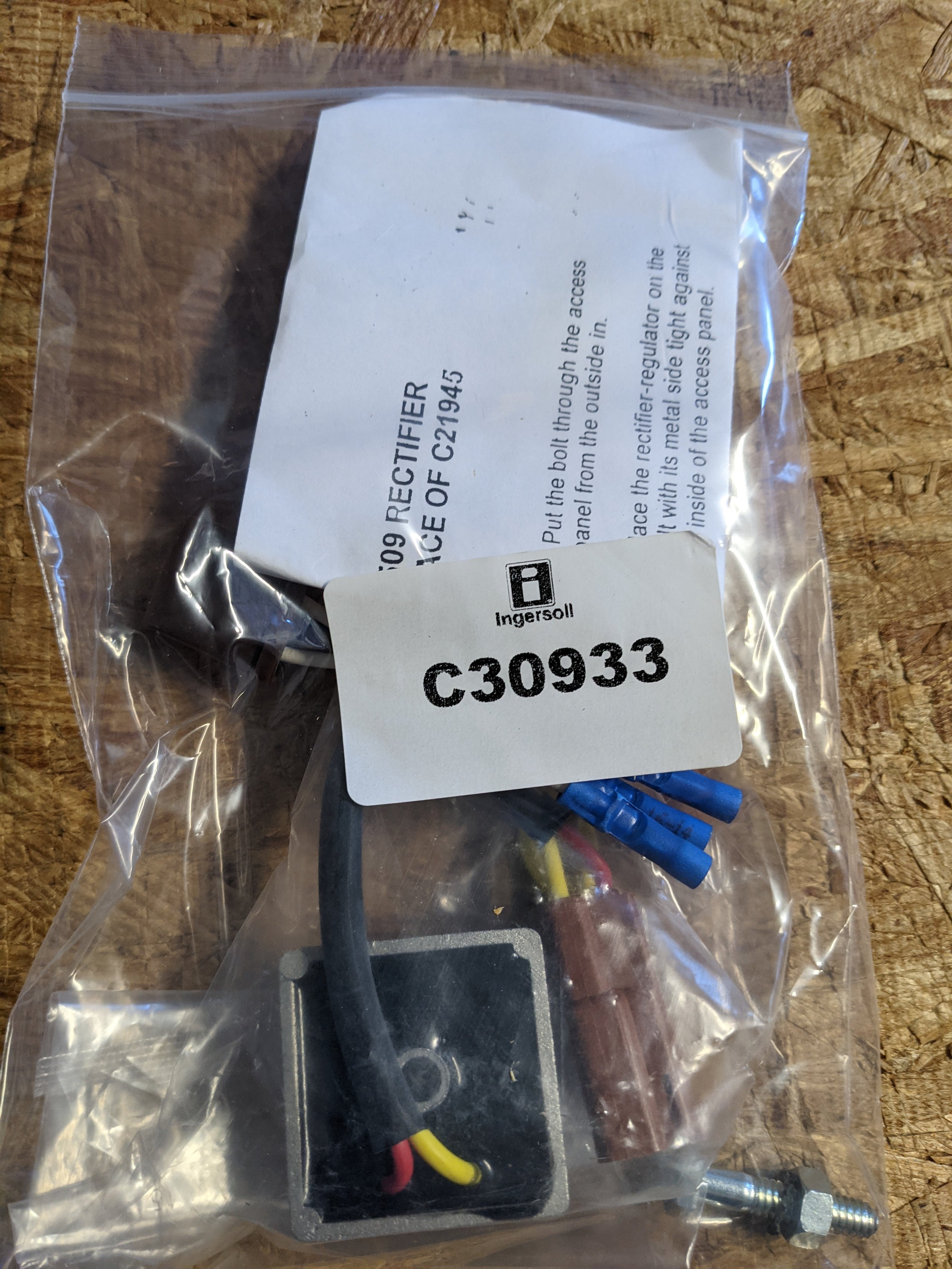 C30933 KIT - VOLTAGE REGULATOR C20592