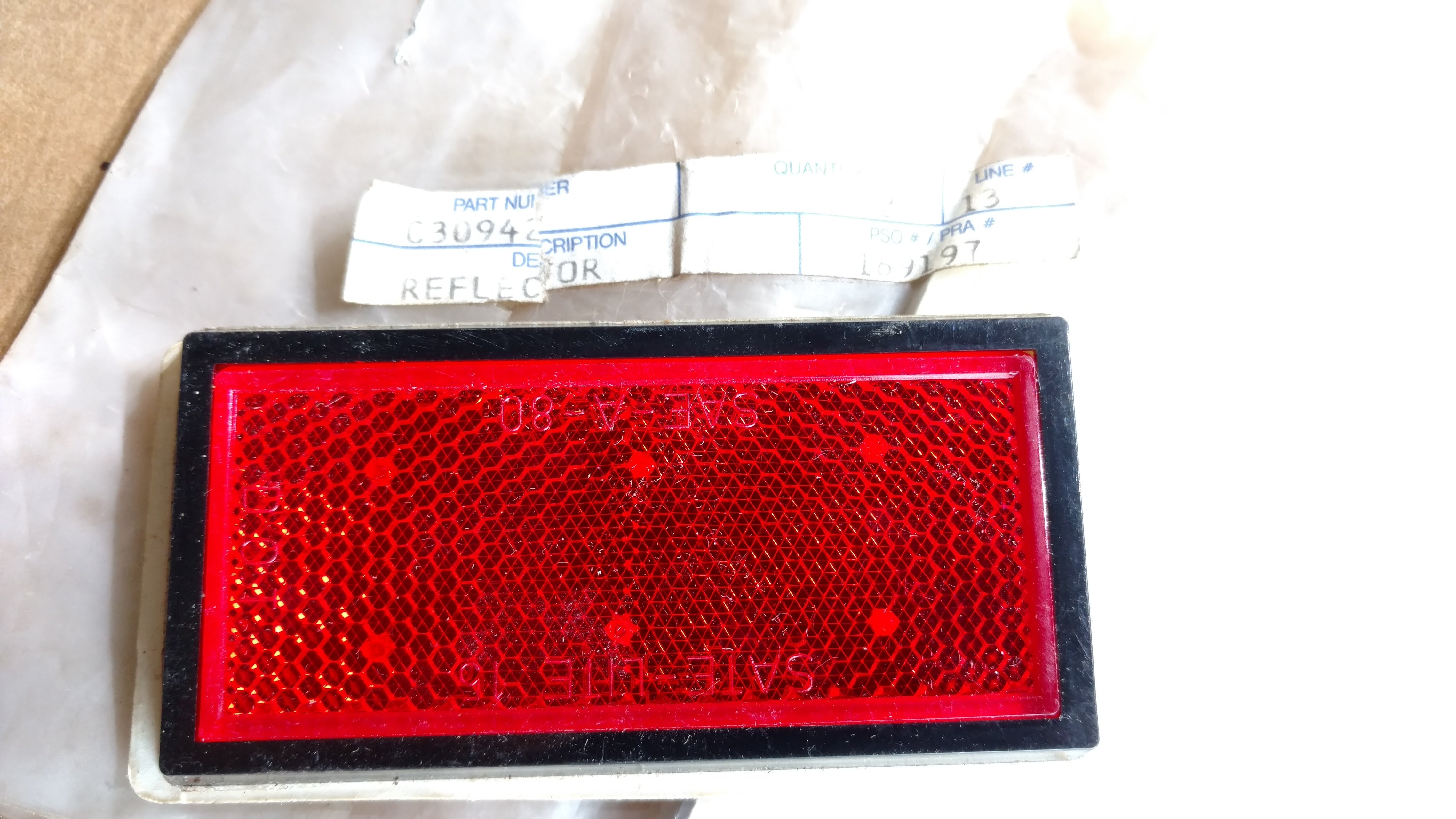 C30942 REFLECTOR - RED C27976