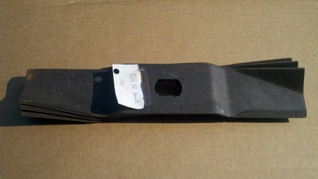C31570 BLADE - RM38 MOWER 13.48  38