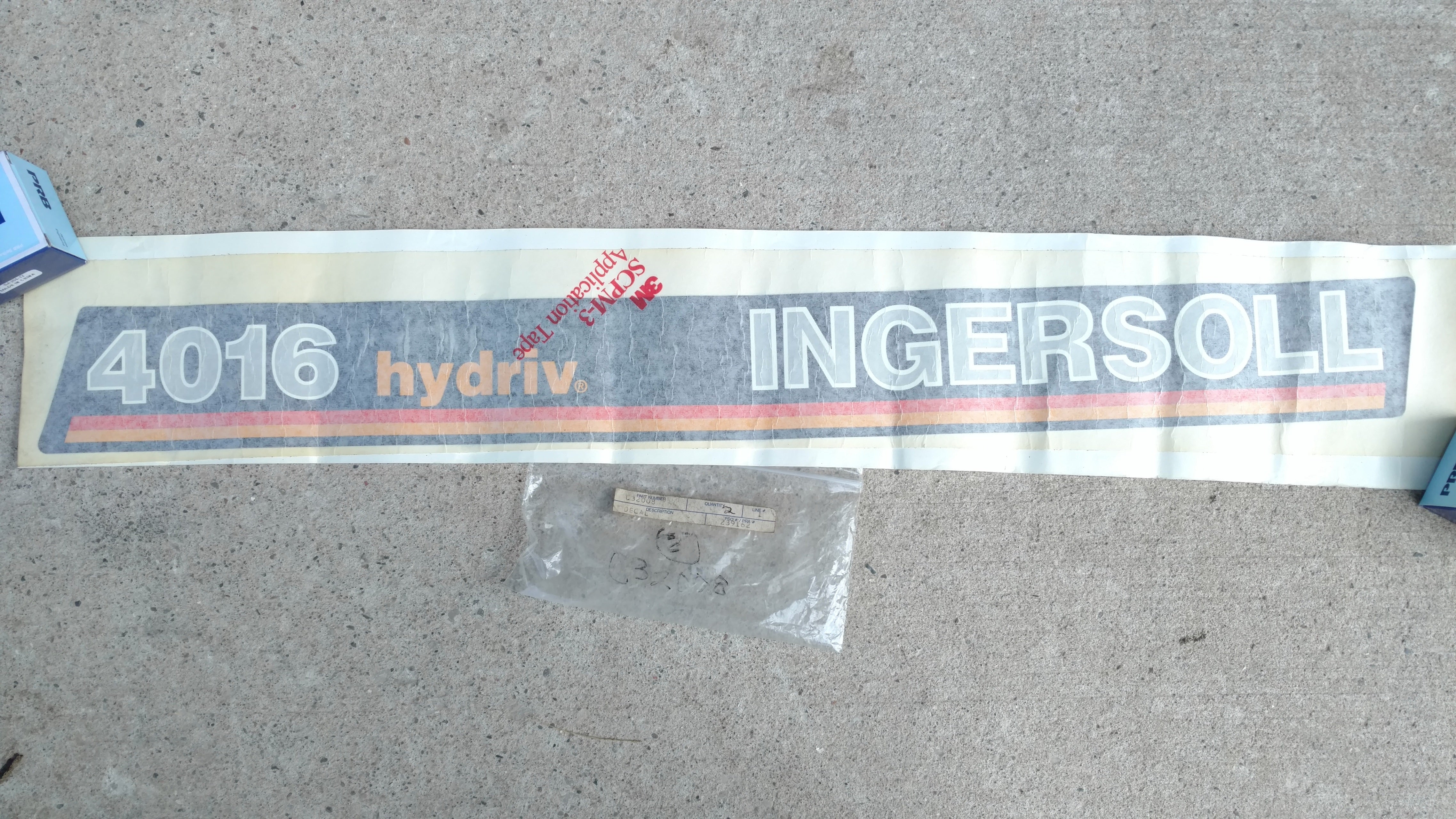 C32008 DECAL HOOD 4016 RH SIDE
