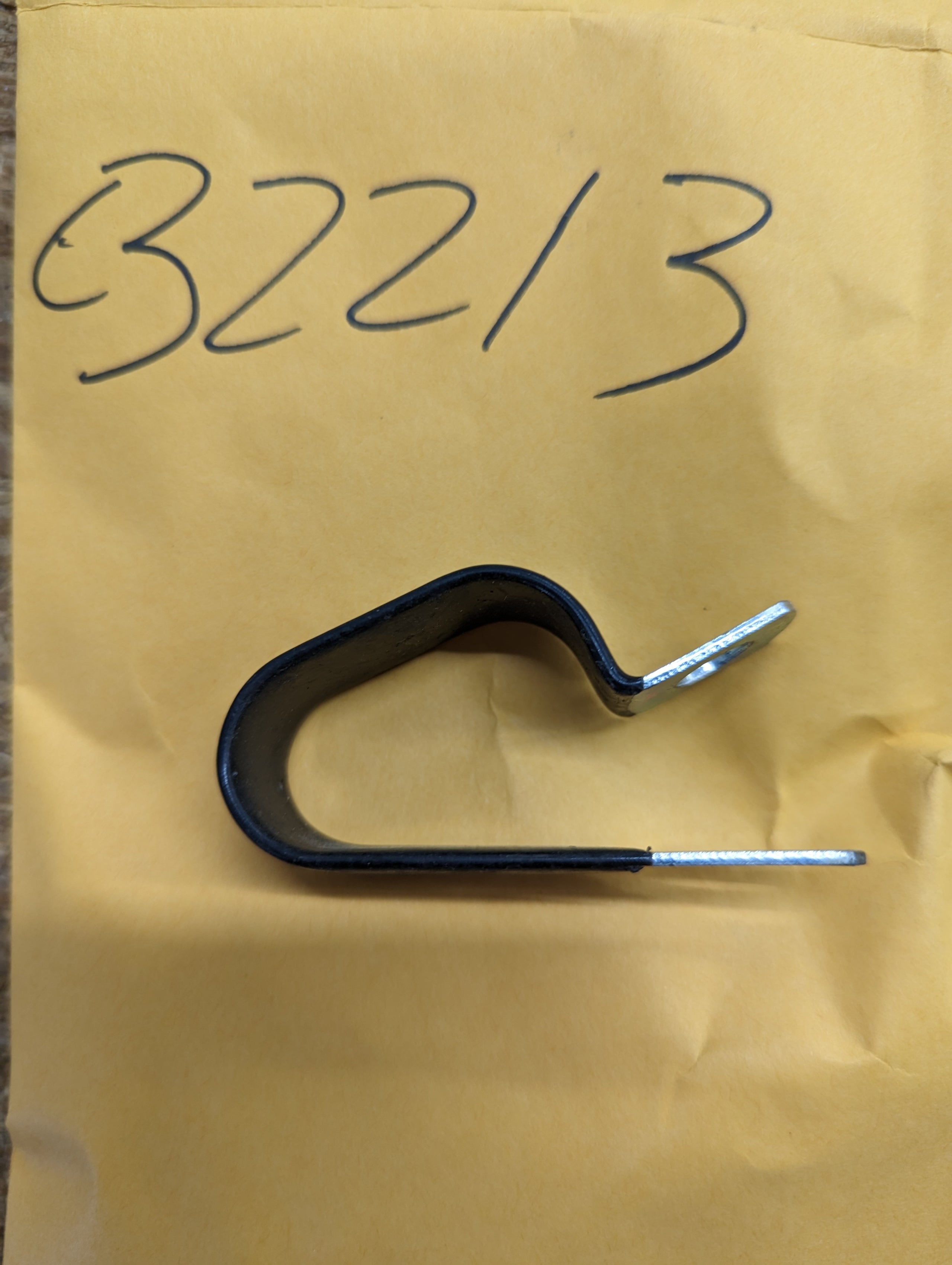 C32213 CLIP .81 (DOUBLE TUBE) LOOP