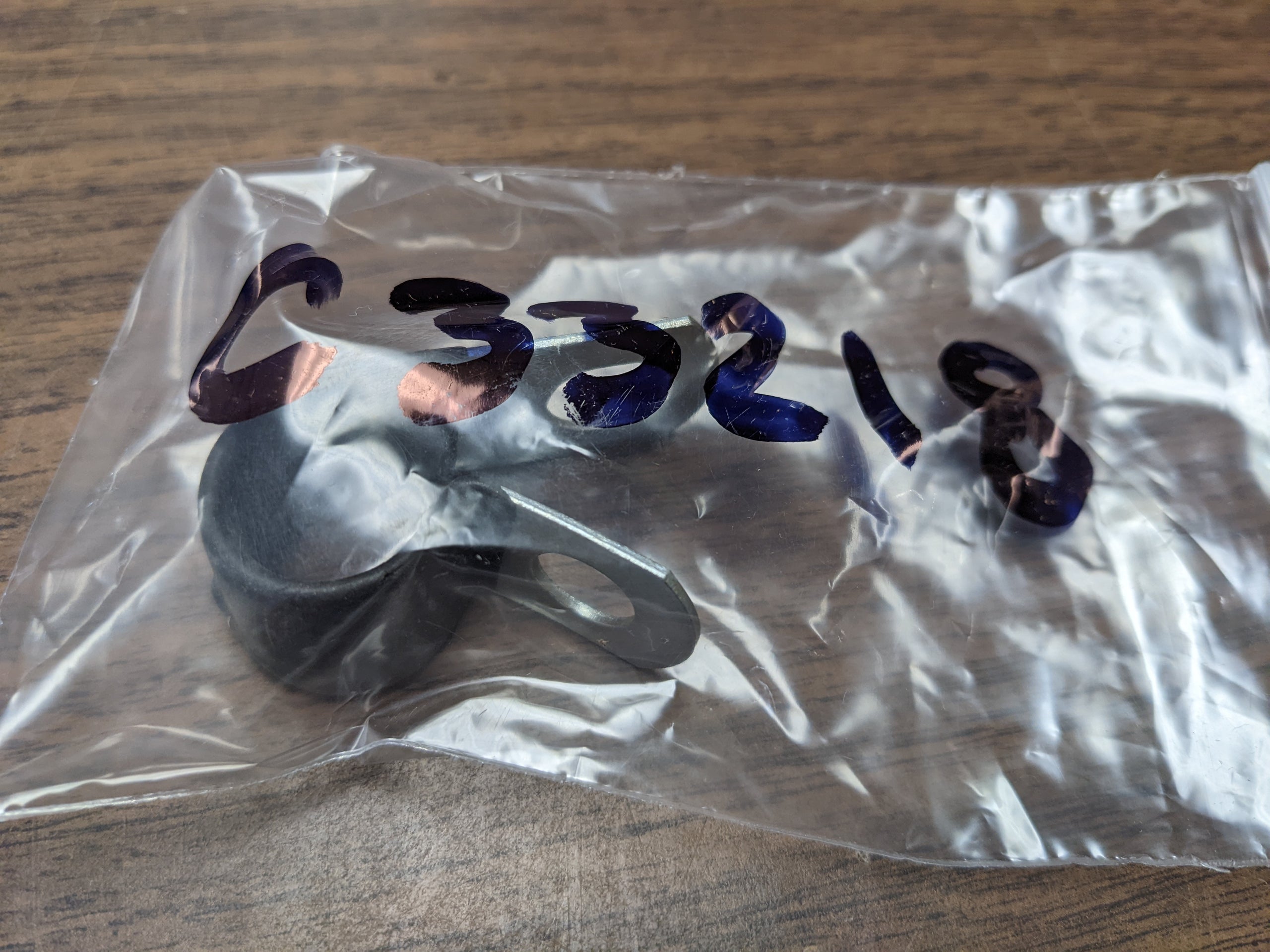 C33218 CLIP .62 LOOP W/VINYL