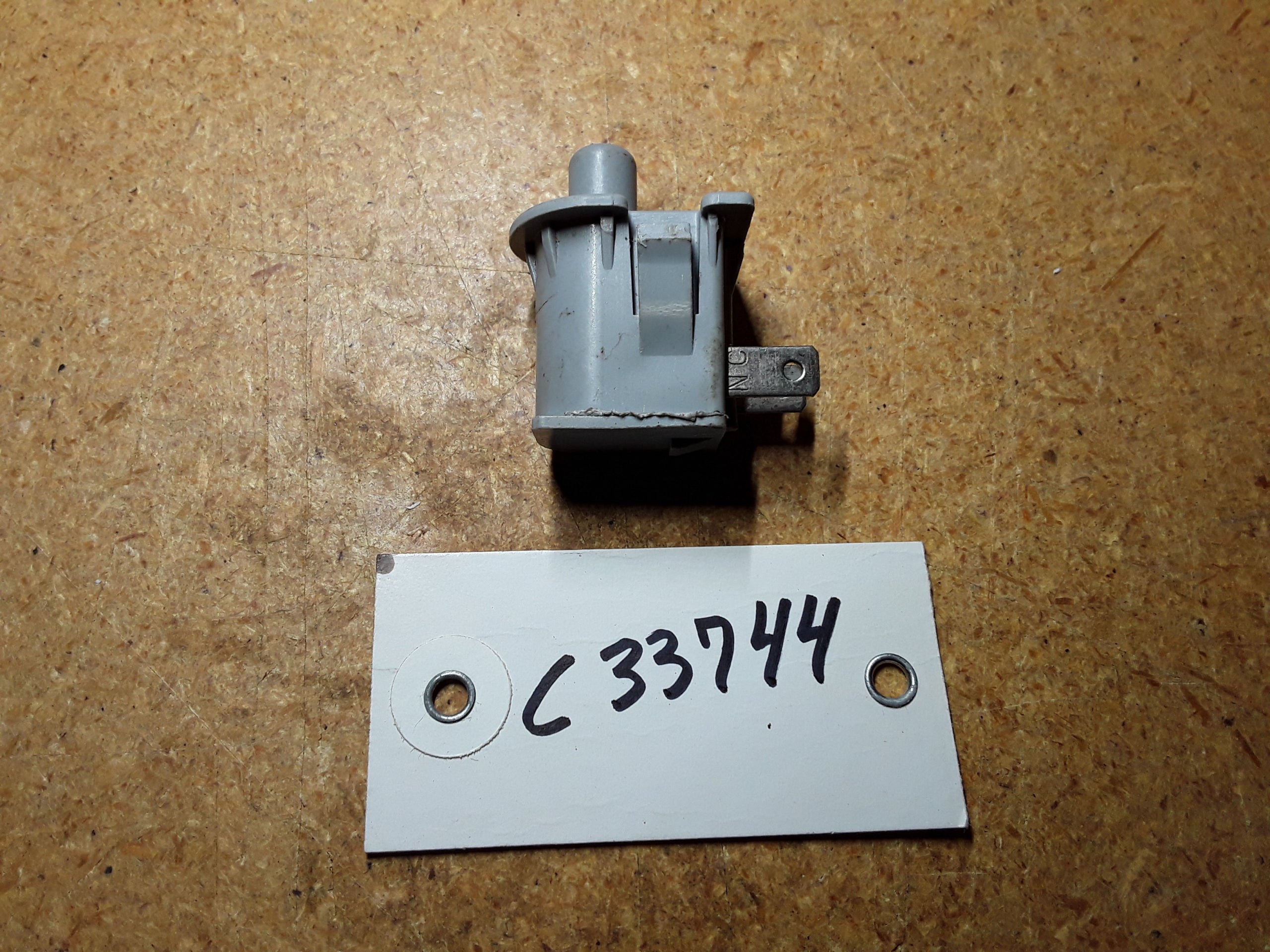 C33744 ( replaces G9021042 ) SWITCH - SAFETY; SEAT (GRAY)