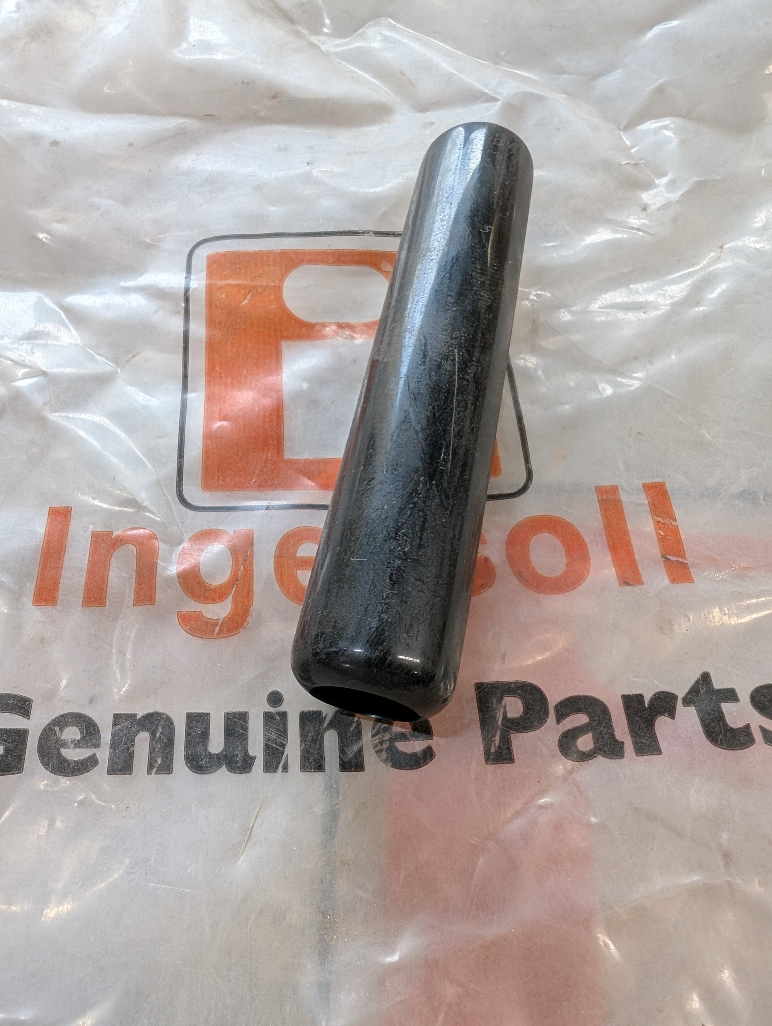 C35153 GRIP .750 OD W/HOLE NOMA 58329