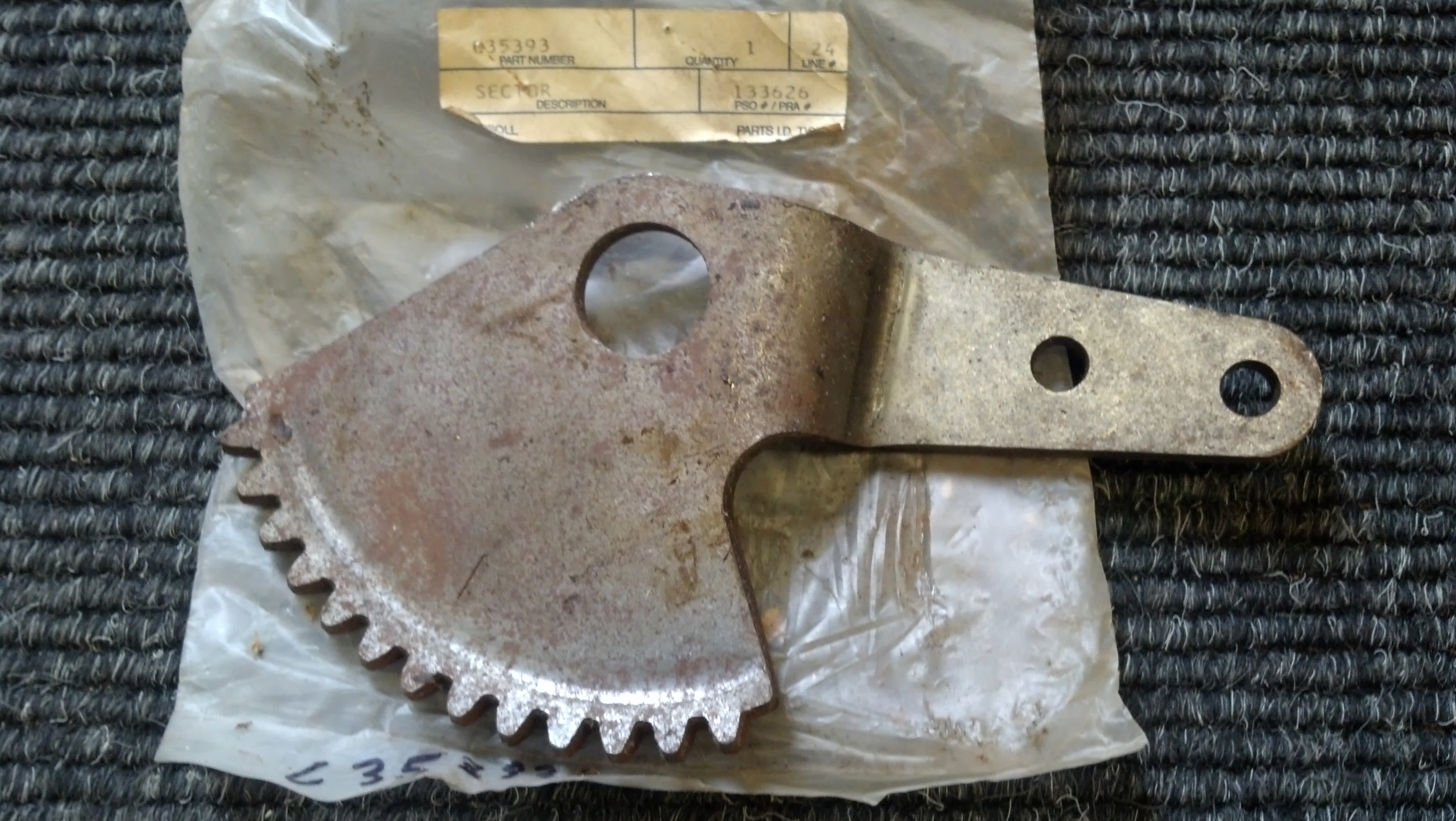 C35393 SECTOR STEERING LF (1112) NOMA #58289