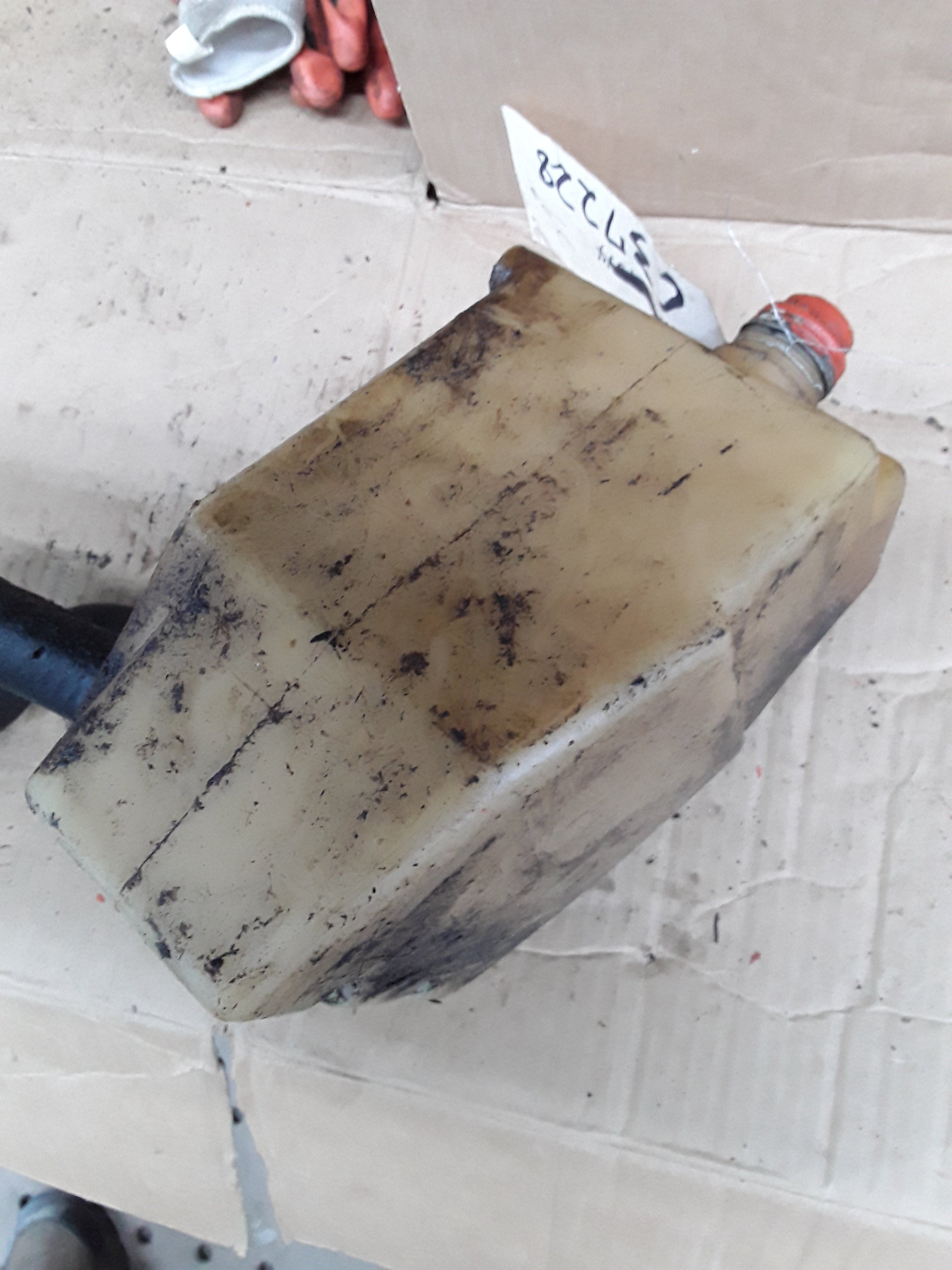 C37228 USED HYD RESERVOIR TANK