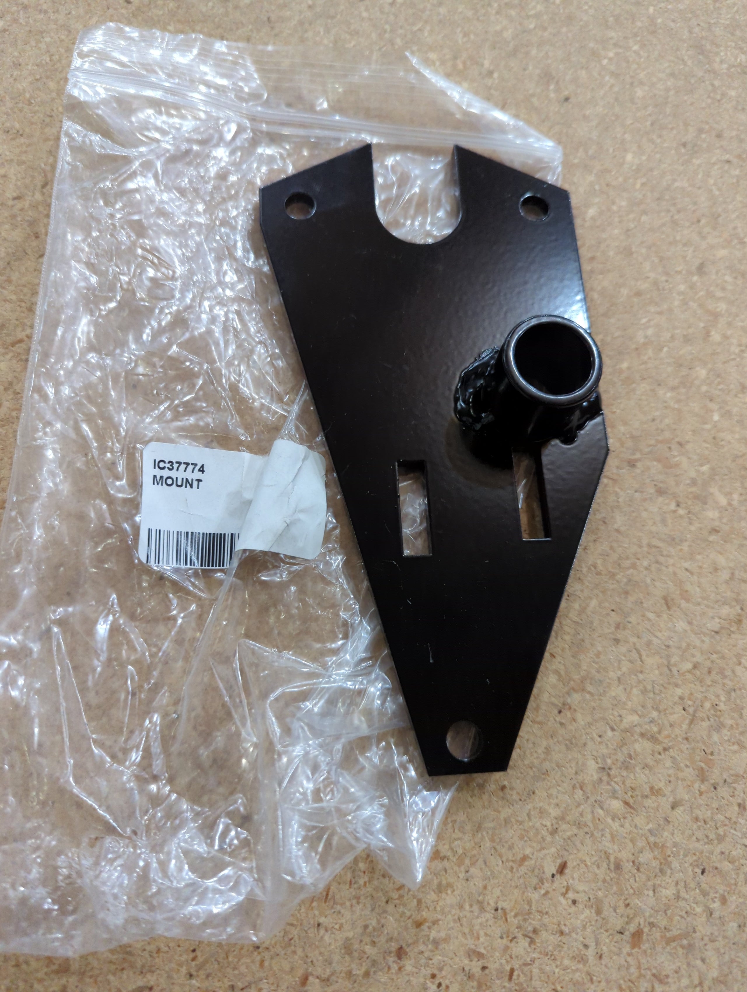 C37774 ( replaces G1140006 ) CROSS SHAFT MOUNT LH BRG