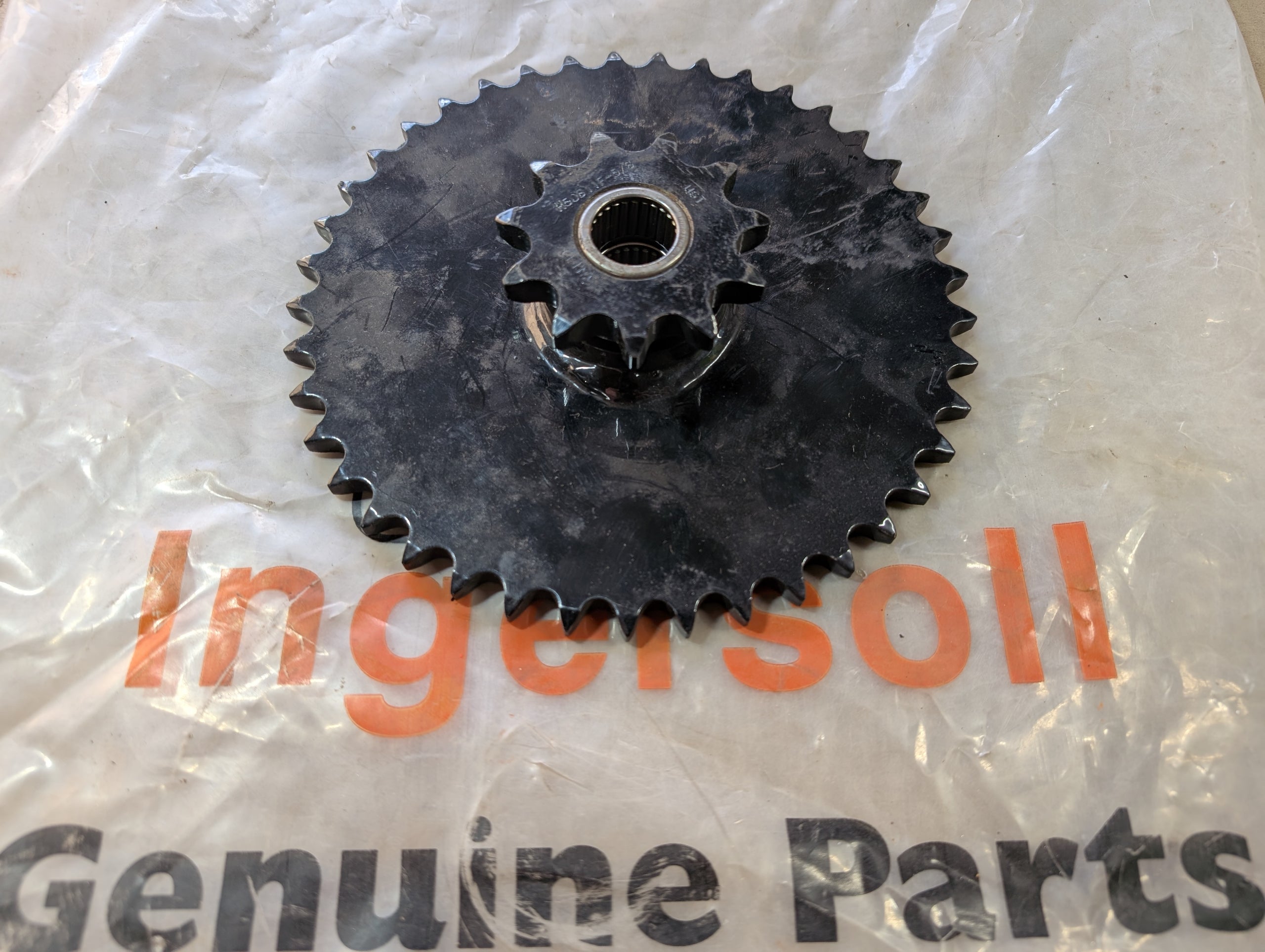 C38539 ( replaces G9011504A ) ASSY: SPROCKET & BEARINGS 11T / 41T GRAZER 901-1504