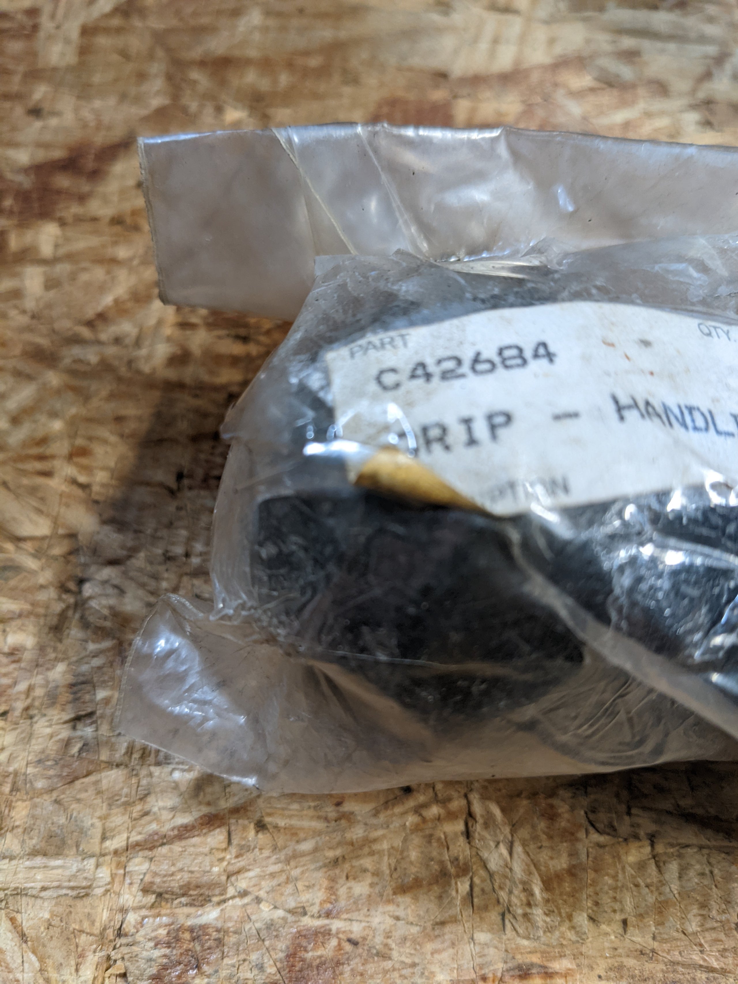 C42684 GRIP - HANDLE (AQ #14058)