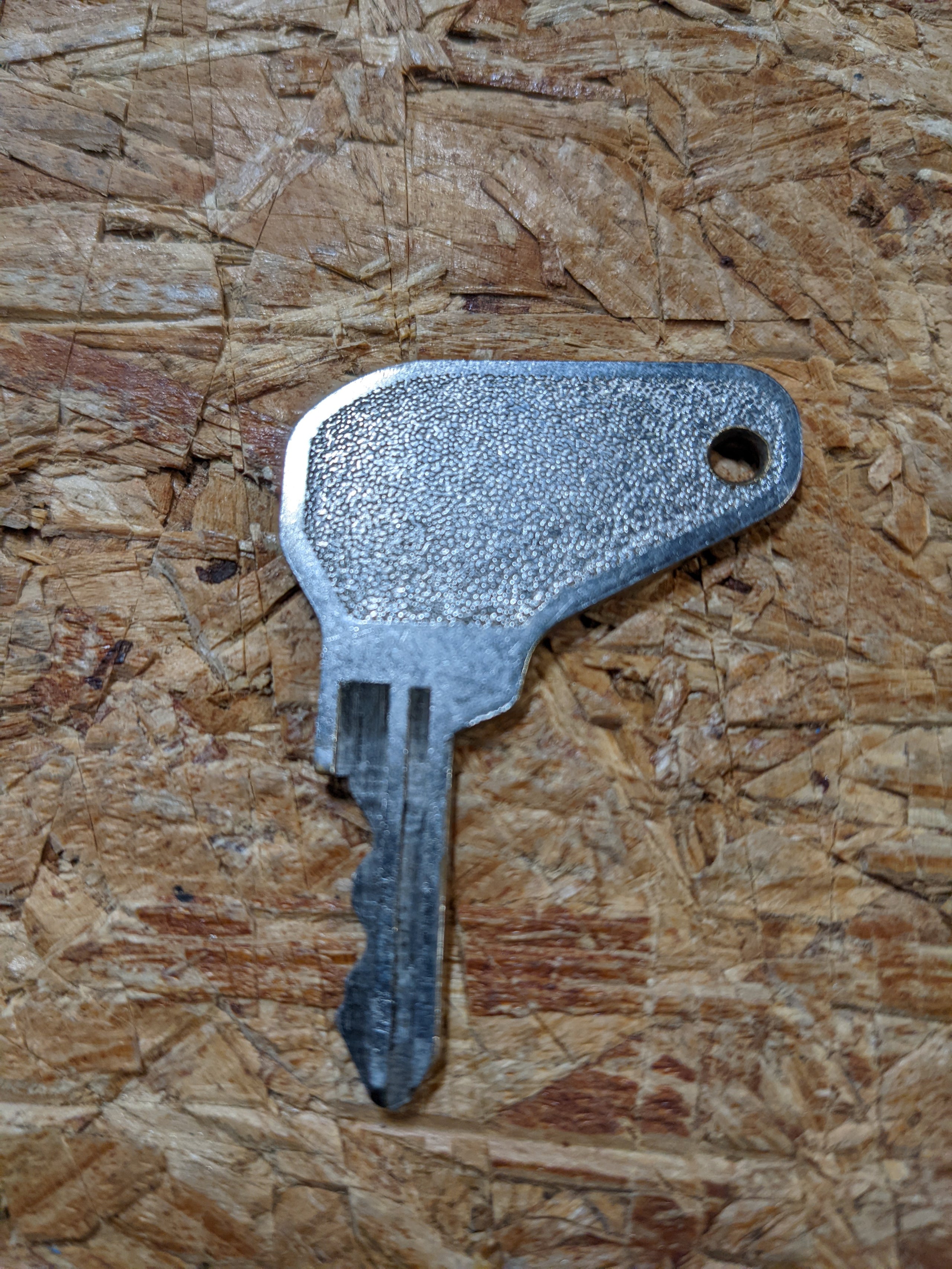 C42855 KEY - IGNITION 3118D 4118D