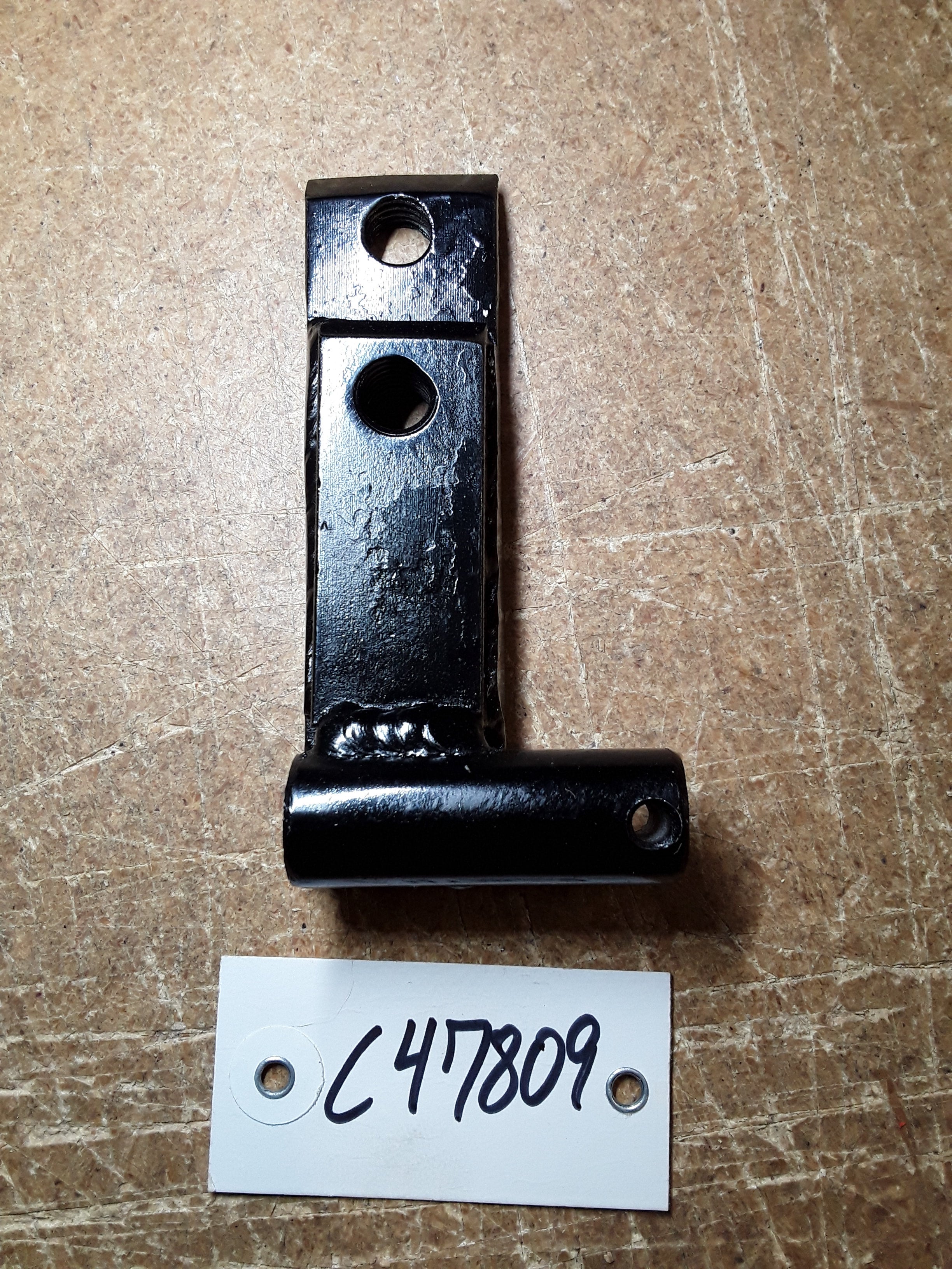 C47809 LH BRACKET SLEEVE HITCH - FOR WEBBED AXLES