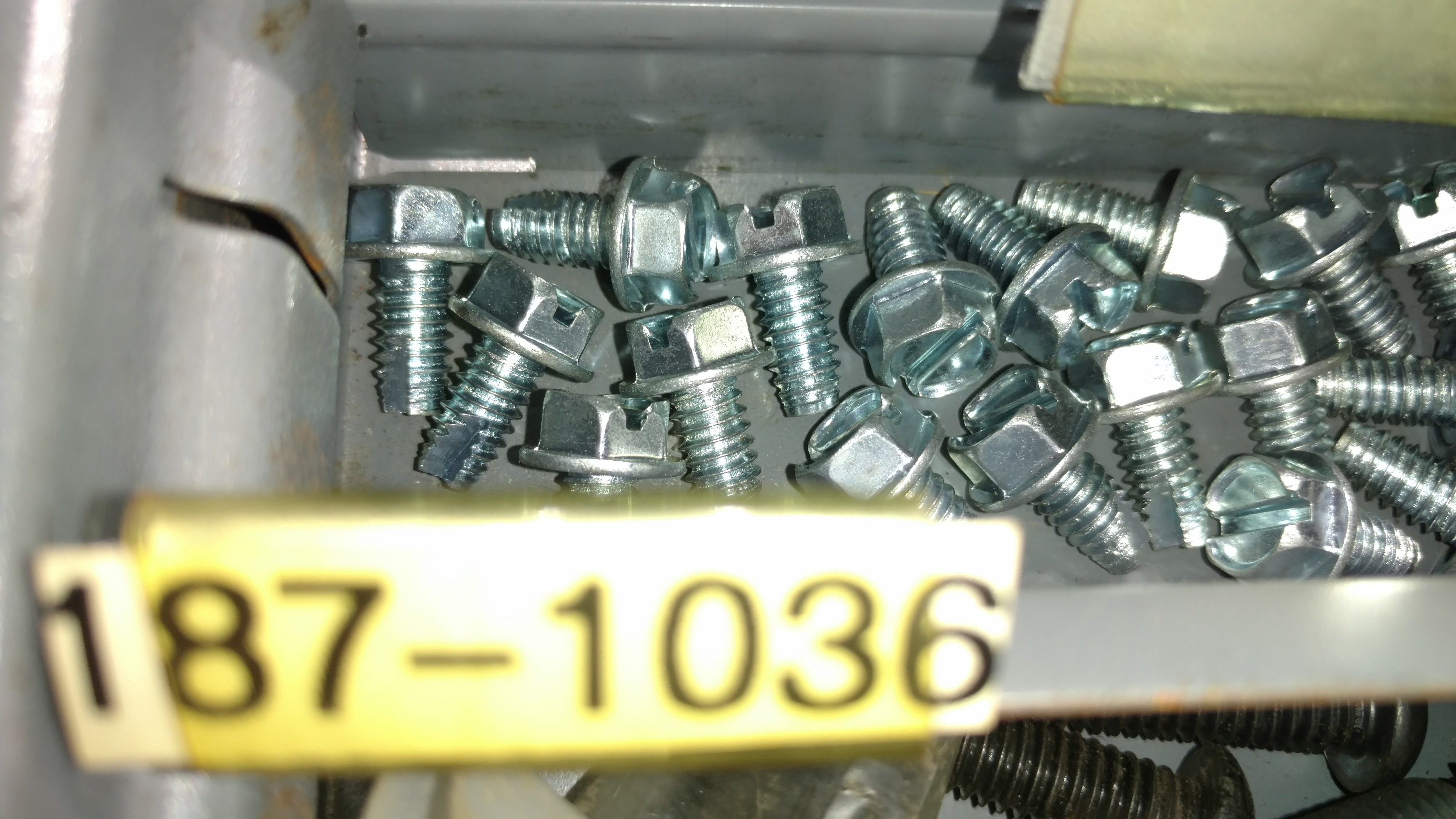 187-1036 SCREW - DECK BELT COVER C25282, C25286, C25307, C26270, C26271, C26272