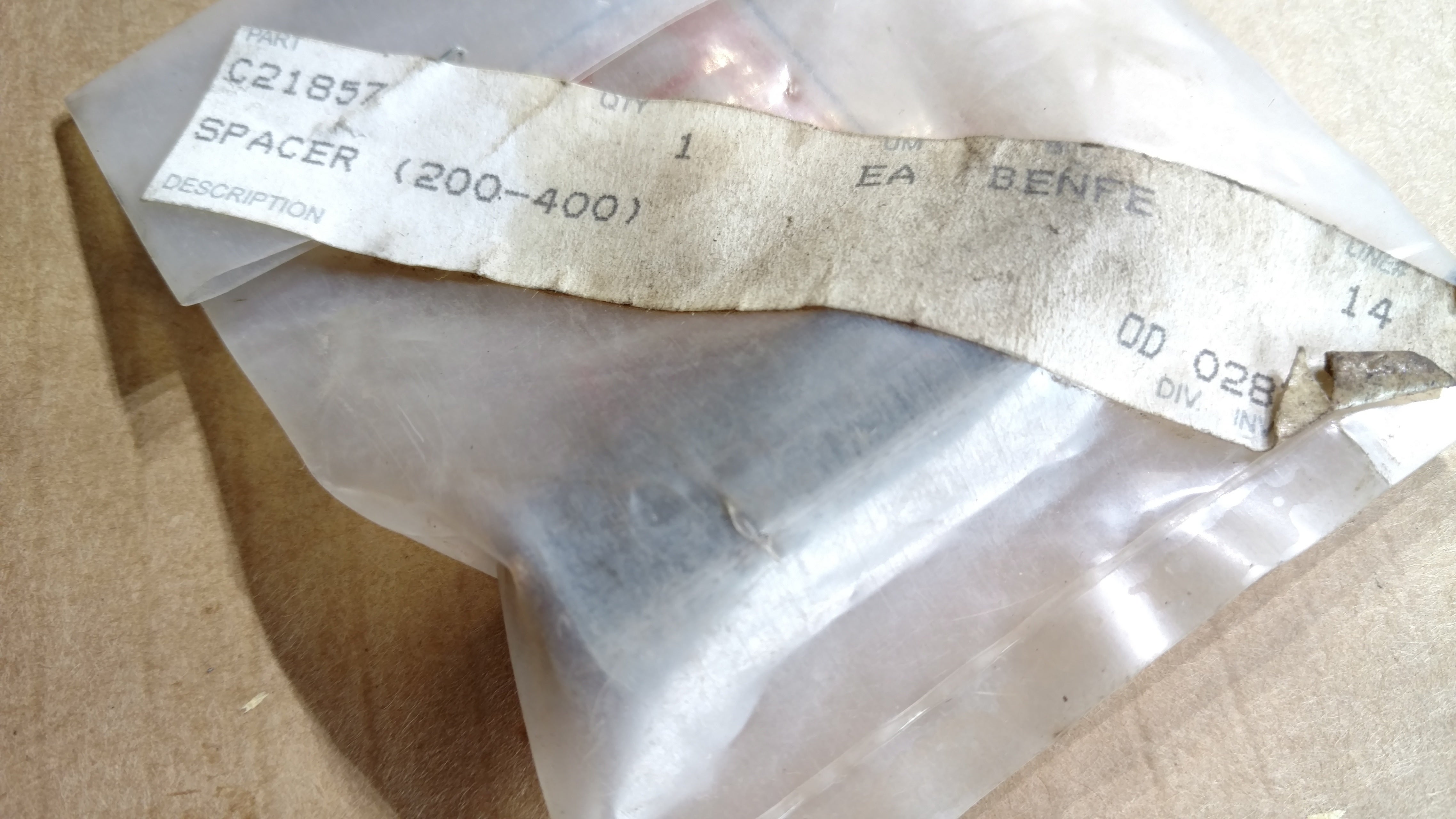 C21857 SPACER (200-400)