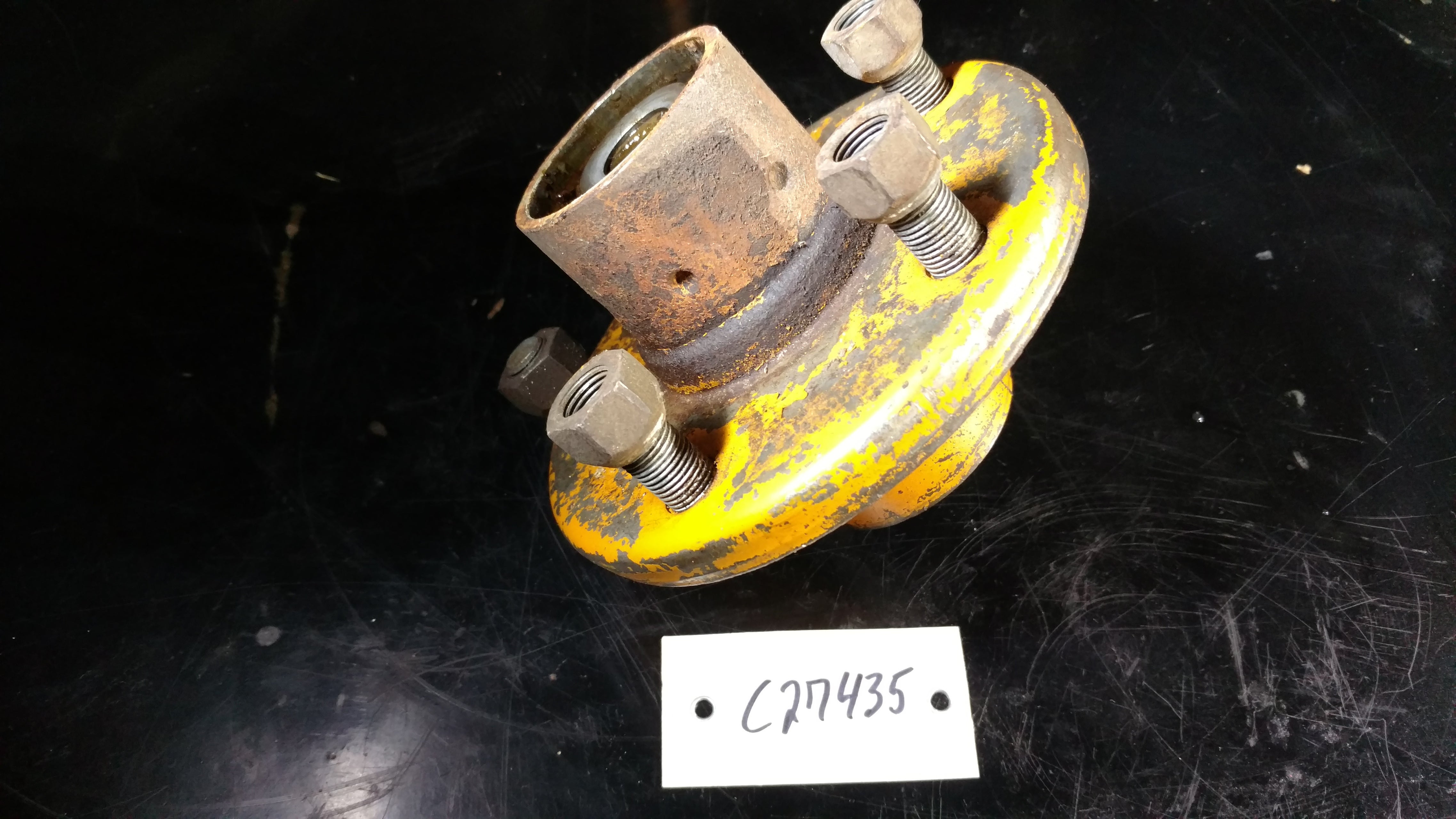 C27435 USED HUB ASSEMBLY FRONT AXLE 600 6000 7000 SERIES C33400