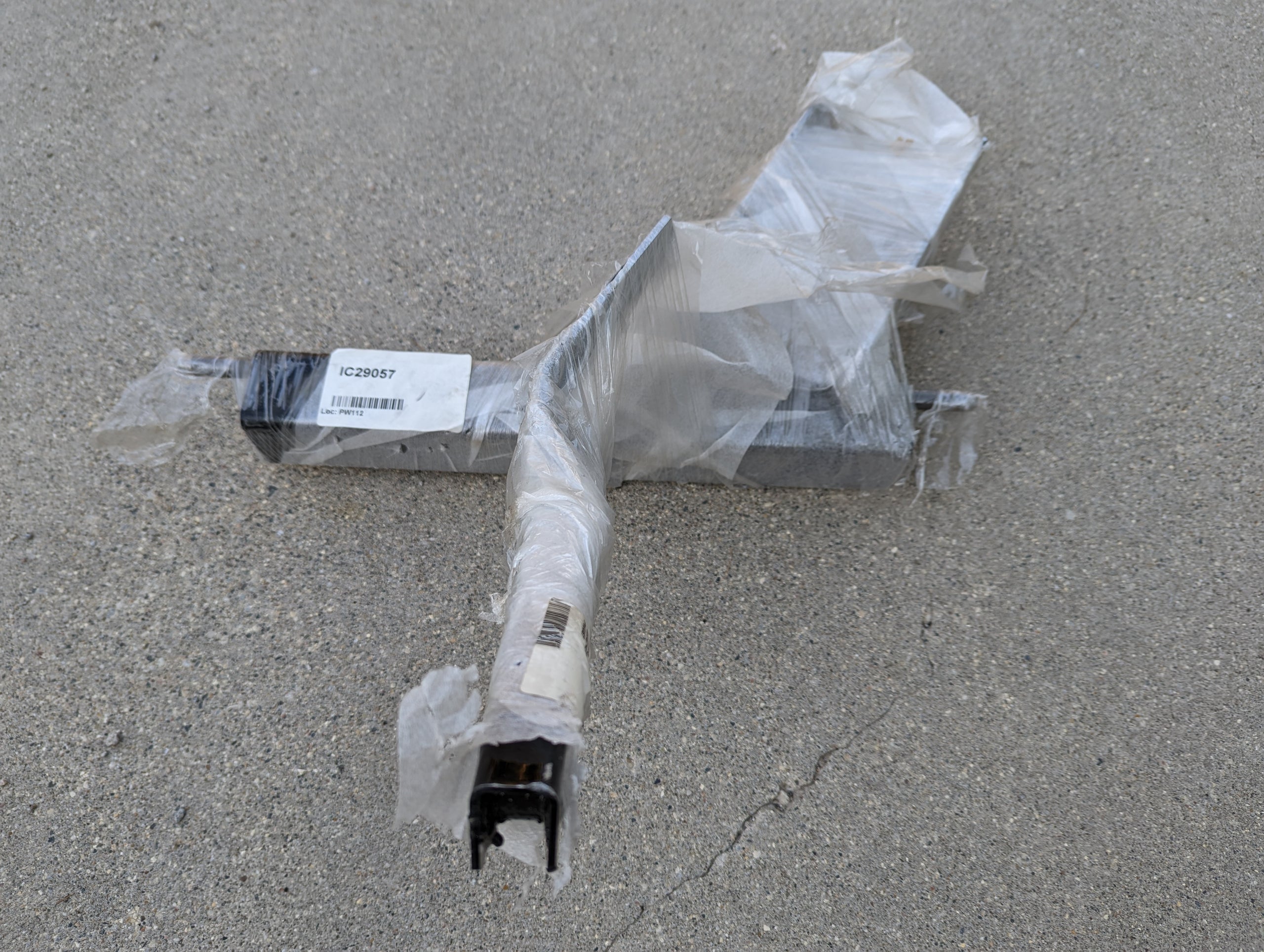 C29057 B98 3-POINT MOUNT BRACKET 200 400 SERIES VAC