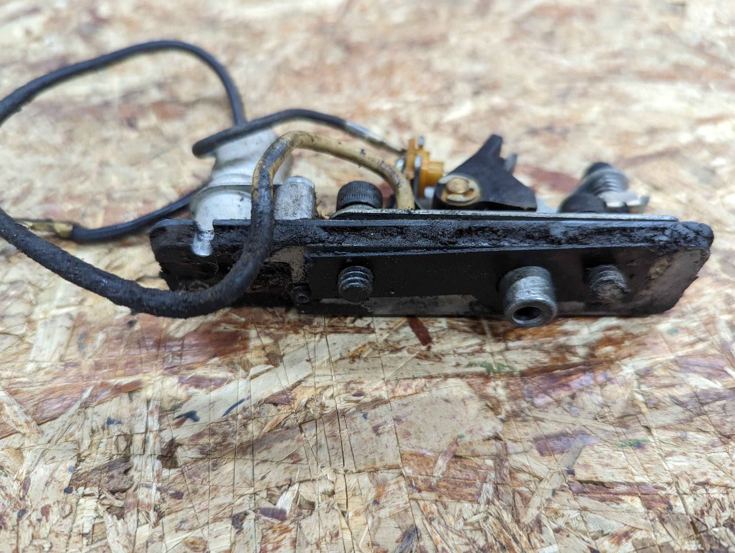 C25100 USED IGNITION BASE ASSY ONAN 160-1219 C23857 160-1172