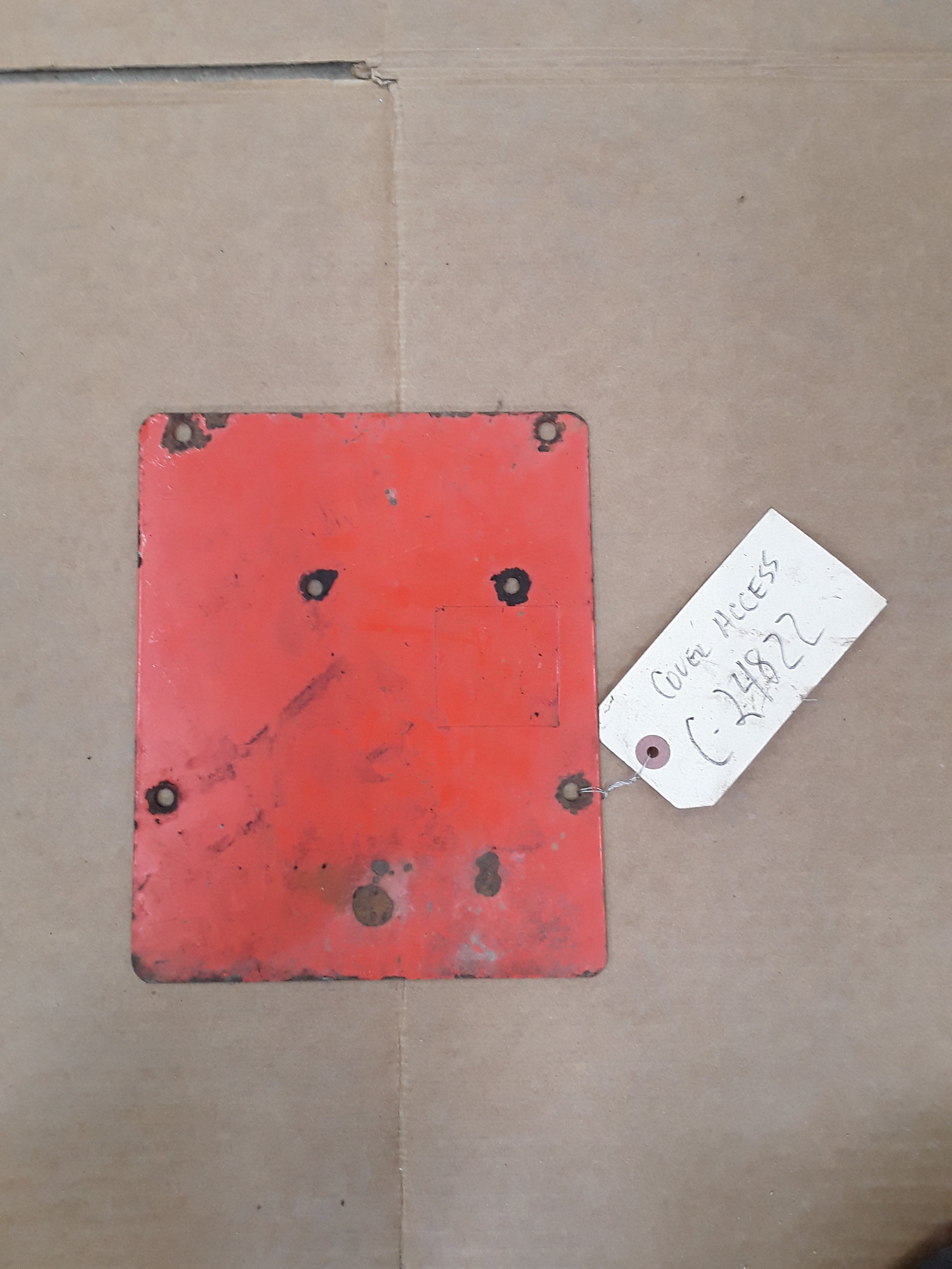 C24822 USED COVER - SERVICE APERTURE
