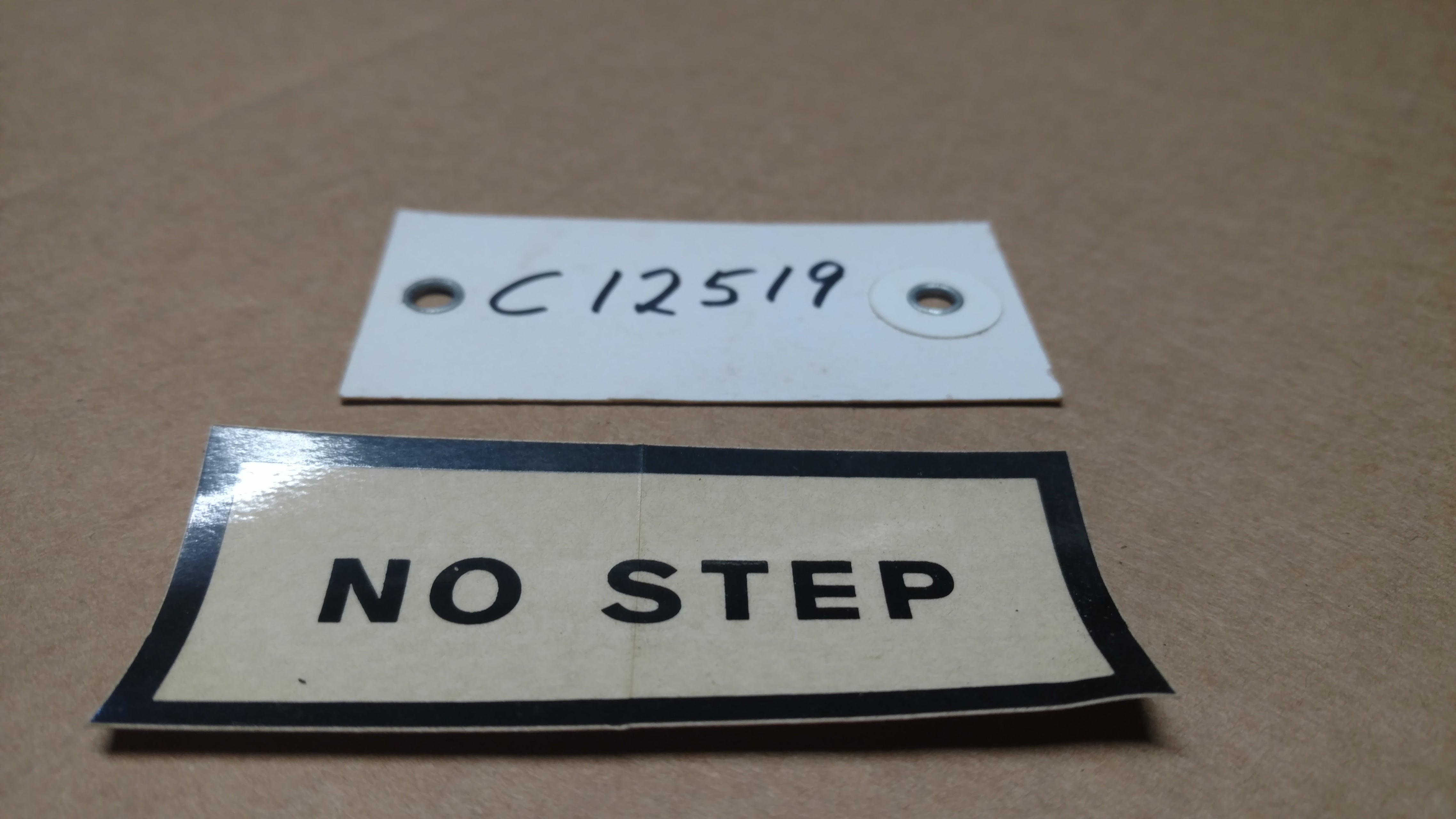 C12519 DECAL - NO STEP