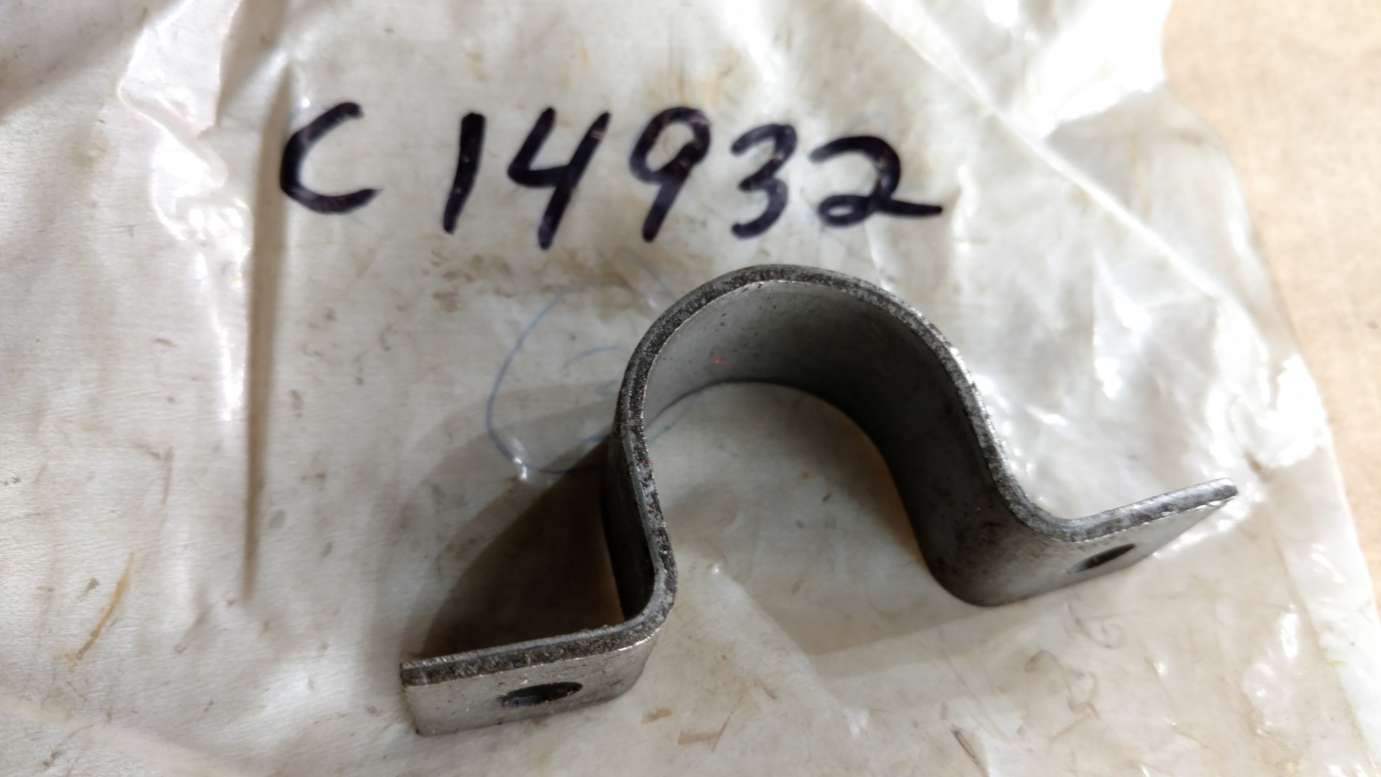 C14932 BRACKET - CENTER