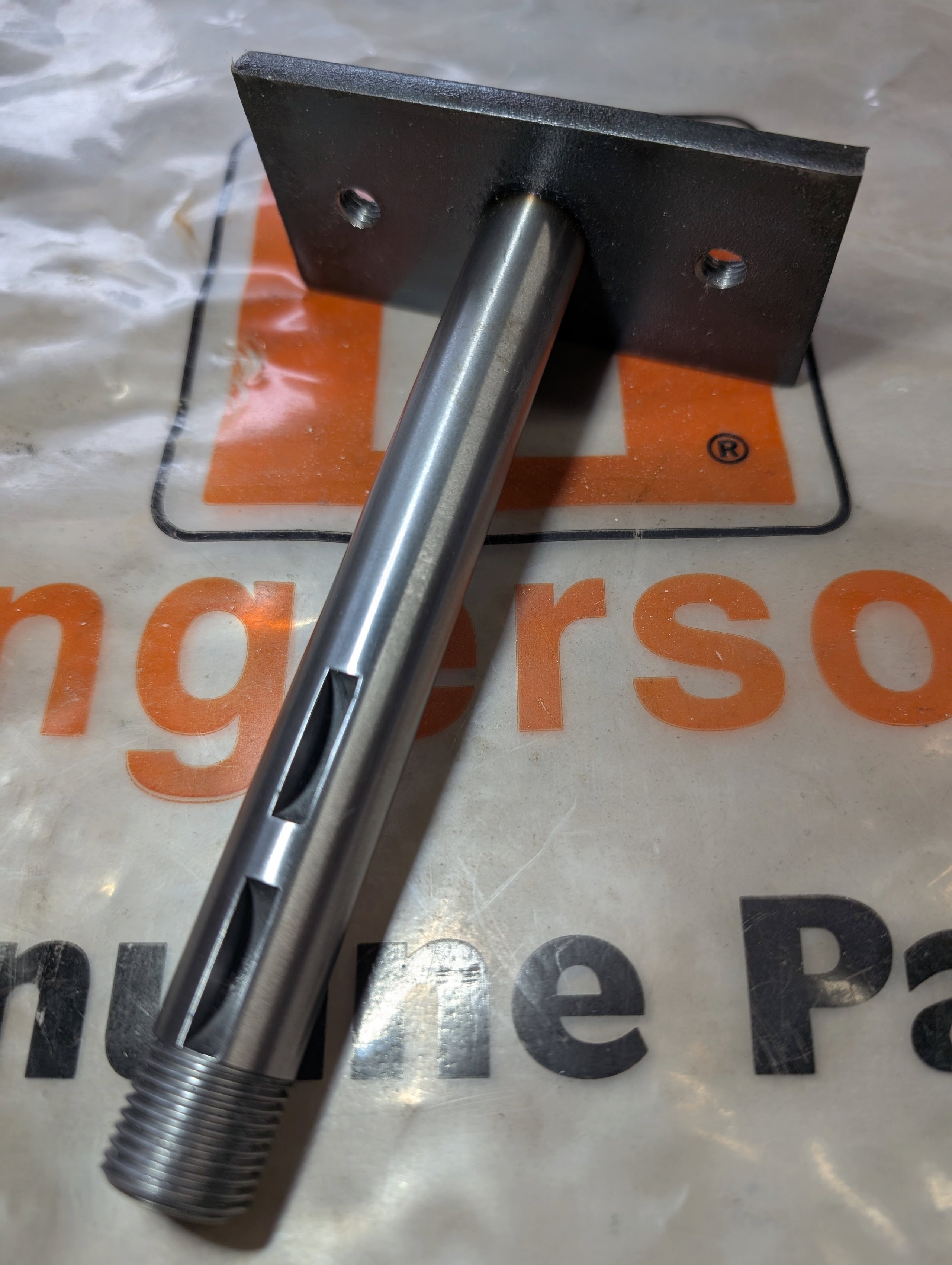 C15604 - CENTER SPINDLE